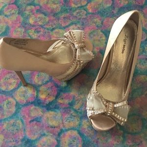 Zigisoho Satin Bow Stiletto Platform Heel 81/2 🤎❤️🤎.